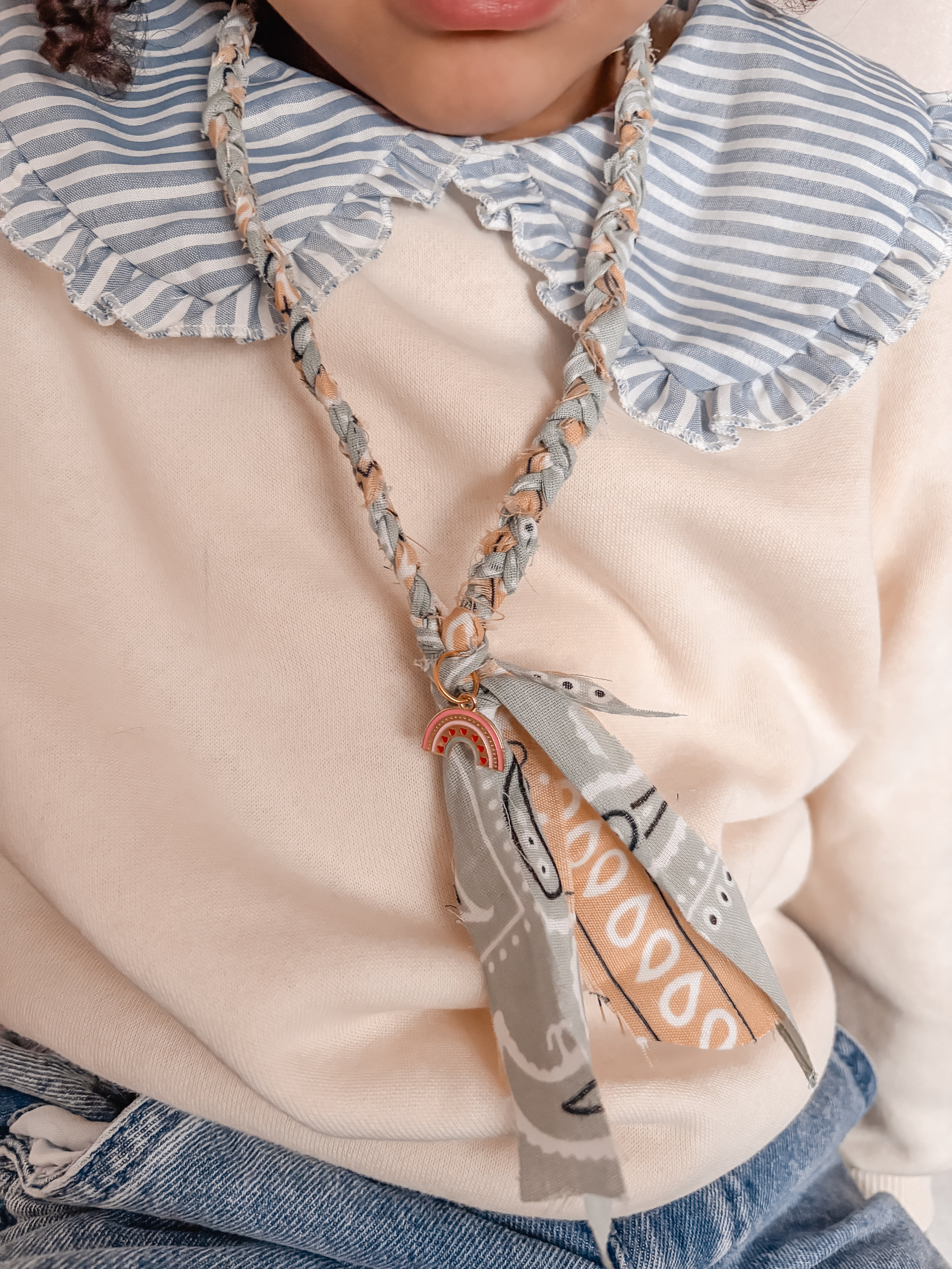 Bandana ketting mintgroen/lichtgeel met bedel