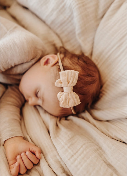 Mrs. Etha baby haarband - neutrale stippen