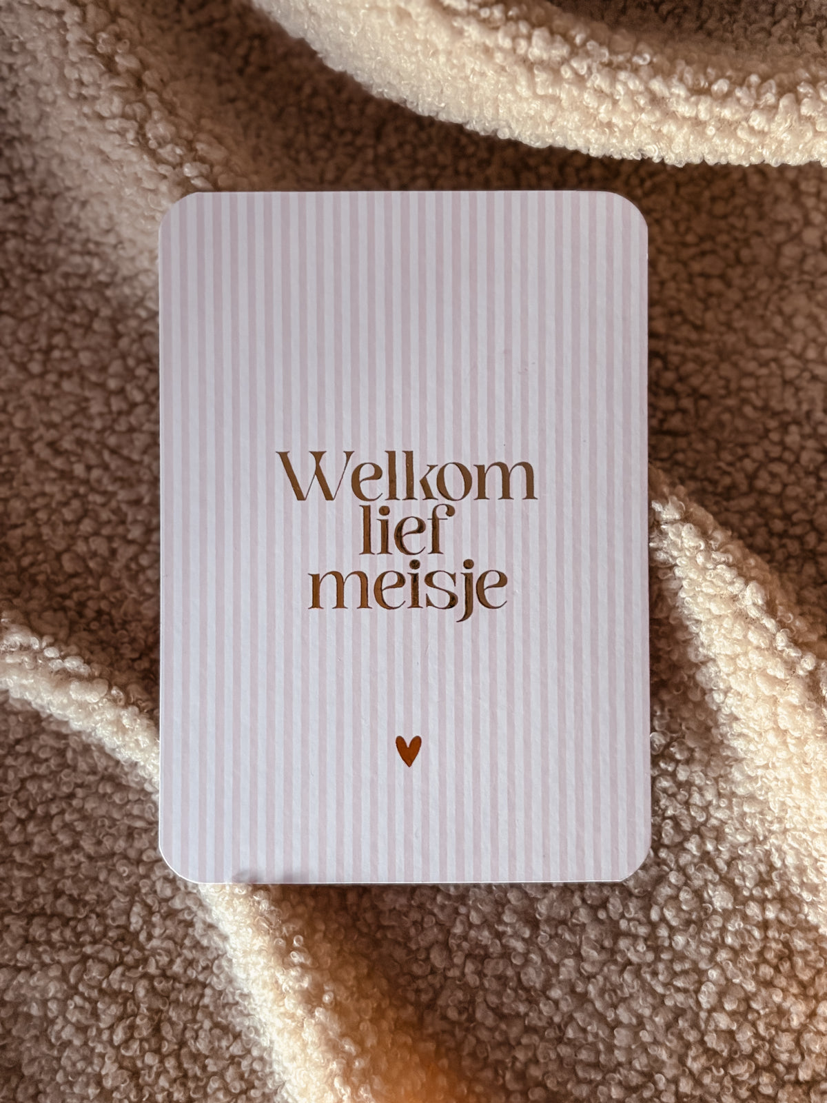 Wenskaart Goudfolie - Welkom lief meisje roze